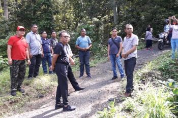 Pemkab Sitaro-Komisioner KPU Sitaro Tinjau Lokasi Pembangunan Kantor KPU