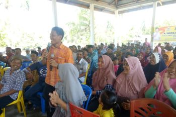 Video - Ketua DPRD Riau dilapori rendahnya harga sawit dan abrasi pantai. Ini reaksinya