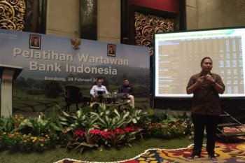 Ekonom sebut COVID-19 jadi peluang pembenahan industri manufaktur