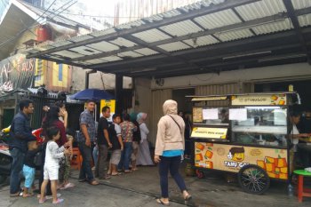 Pedagang tahu cantik lulusan S-2 Manajemen Industri yang viral