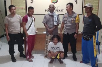 Tak terima diledek sedang  mendorong motor mogok, celurit jadi pengganti bicara