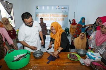 Perempuan  Majene dilatih mengolah makanan berbahan hasil laut