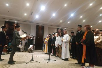 KPU Makassar lantik 75 petugas PPK hadapi Pilkada Serentak