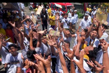 Tradisi Mesuryak Hari Raya Kuningan
