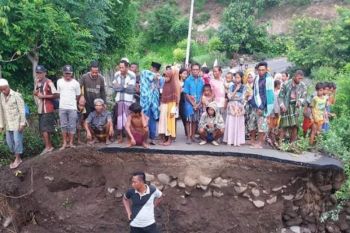 Banjir, dua jembatan putus di Bima putus