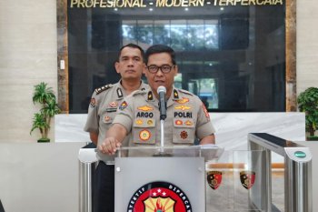 Anggota Polri tetap melayani masyarakat  di tengah pandemi corona