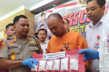 Sopir online tertangkap polisi karena mengedarkan ratusan sabu di Bali