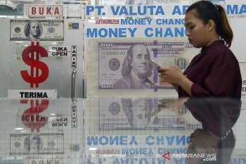 Dolar AS melemah di sesi Asia, Omicron pertahankan pasar tetap gelisah