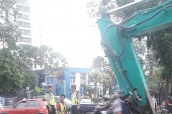 Dishub tutup jalan Daan Mogot terkait amblas jalan