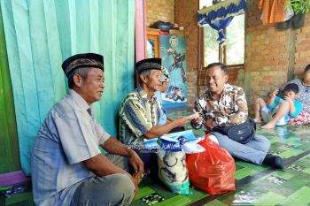 Warga Kurang Mampu-Lansia Terima Bantuan dan Santunan