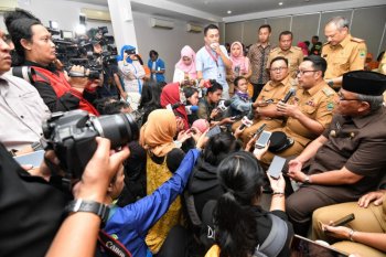 Warga diimbau jangan panik borong masker dan sembako