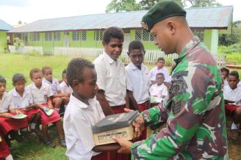 Prajurit TNI sediakan mobil pintar layani siswa SD perbatasan RI-PNG