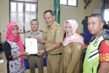 Wabup Pringsewu bagikan sertifikat PTSL di Ambarawa