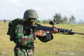 Latihan tempur penguasaan bandara