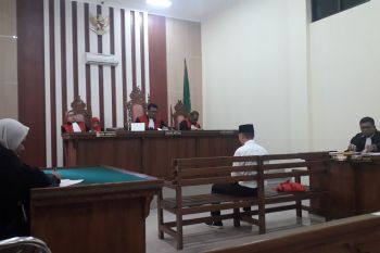 Hakim tolak eksepsi dan lanjutkan sidang penganiayaan atas anak-anak
