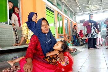Seorang balita tiga hari tak makan akibat tertelan uang koin