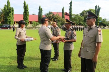 Kapolres Merauke berikan tali asih kepada tiga anggota Polri purna tugas