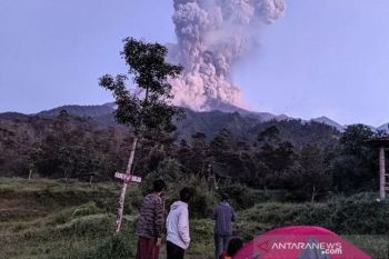 Bandara Adi Sumarmo ditutup sementara, Merapi erupsi