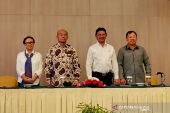 Menkominfo minta masyarakat tidak panik tanggapi  corona
