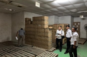 Polda Kepri gerebek gudang masker ilegal di Batam