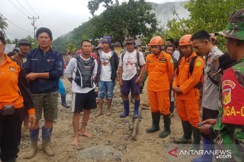 Basarnas  kerahkan personil evakuasi korban banjir bandang di Poso