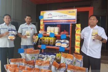 Bulog NTT bersama sejumlah elemen gelar pasar murah