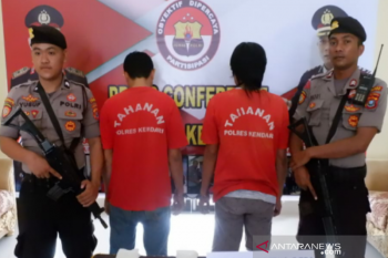 Polres Kendari menangkap dua pria pengedar sabu-sabu