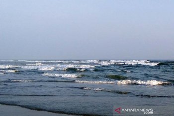 Awas, tinggi gelombang Samudra Hindia selatan Jabar-DIY capai 6 meter