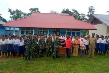 TNI bantu genset untuk kelancaran belajar siswa SMP di perbatasan