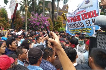Tiga kali mangkir, Polda Riau tetapkan Plt Bupati Bengkalis buronan kasus korupsi