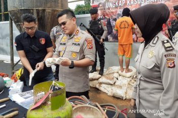 Polisi tangkap bos tambang emas ilegal