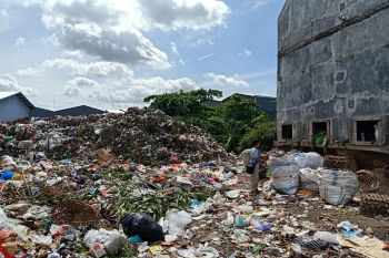 Pemkot Mataram segera menangani sampah di TPST Sweta