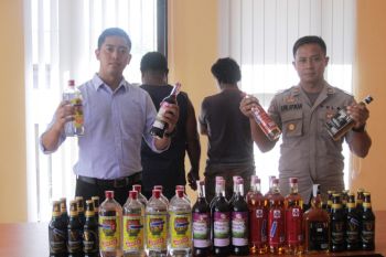 Polsek Sentani Barat gerebek rumah penjual minuman beralkohol di Doyo Jayapura