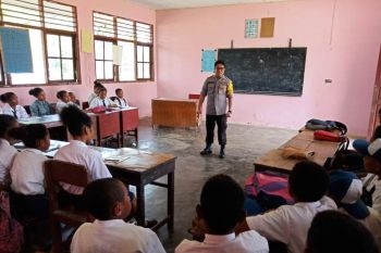 Bhabinkamtibmas Biak sampaikan pesan kamtibmas kepada pelajar Sepse