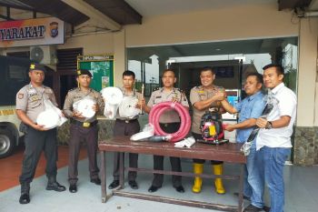 Polres Inhil terima bantuan seperangkat alat pemadam kebakaran