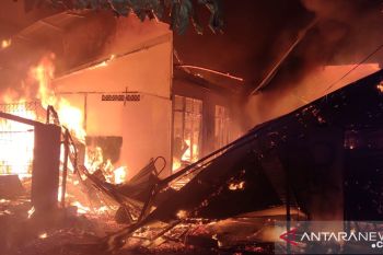 Asrama putra panti asuhan anak Mentawai terbakar, jalan sempit pemadaman sulit