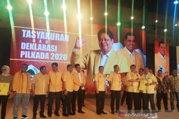 Partai Golkar berikan surat tugas 10 bacalon Pilkada Sulsel