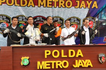 Polda Metro Jaya menyita empat senjata api laras panjang rakitan