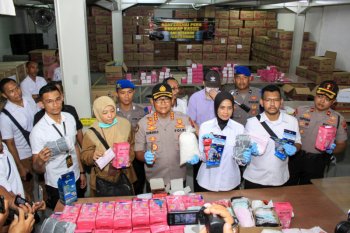 Polisi bongkar industri masker ilegal
