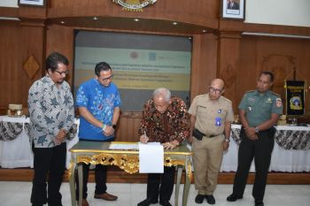 Bupati Sleman mengesahkan pemutakhiran rencana kontijensi letusan Merapi