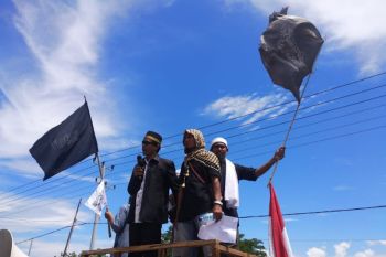 Tolak Patung di Pantai Wane Bima, ratusan massa unjuk rasa