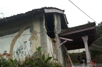 Gempa sebabkan sejumlah warga Sukabumi terluka tertimpa puing rumah