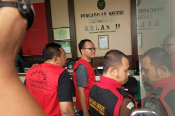 Kejaksaan tahan dua pejabat di Pengadilan Negeri Trenggalek
