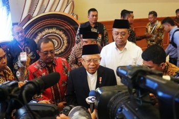 "Salaman  Corona" cara Wapres antisipasi penyebaran COVID-19
