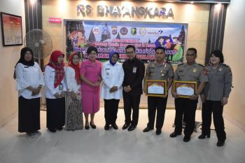 Pemkab Sleman beri penghargaan ke RS Bhayangkara dalam program KB