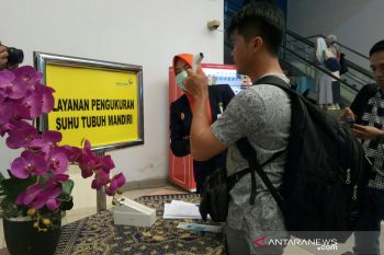 Penumpang di Bandara SMB II  Palembang bisa cek suhu tubuh sendiri