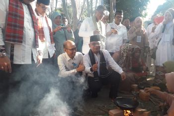 Bank Nagari sukseskan tradisi ma-apam kalangan ibu-ibu dengan 1.600 tungku