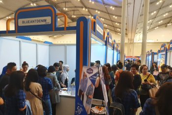 Pakaian jadi  berbahan jins dinilai cukup baik