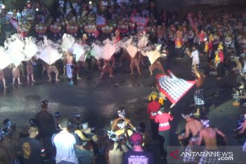 900 seniman-penari tampil dalam pembukaan Tanah Lot Art-Food Festival 2020 (video)