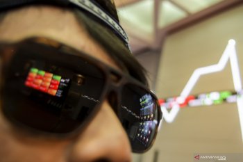 IHSG awal pekan masih tertekan sentimen COVID-19